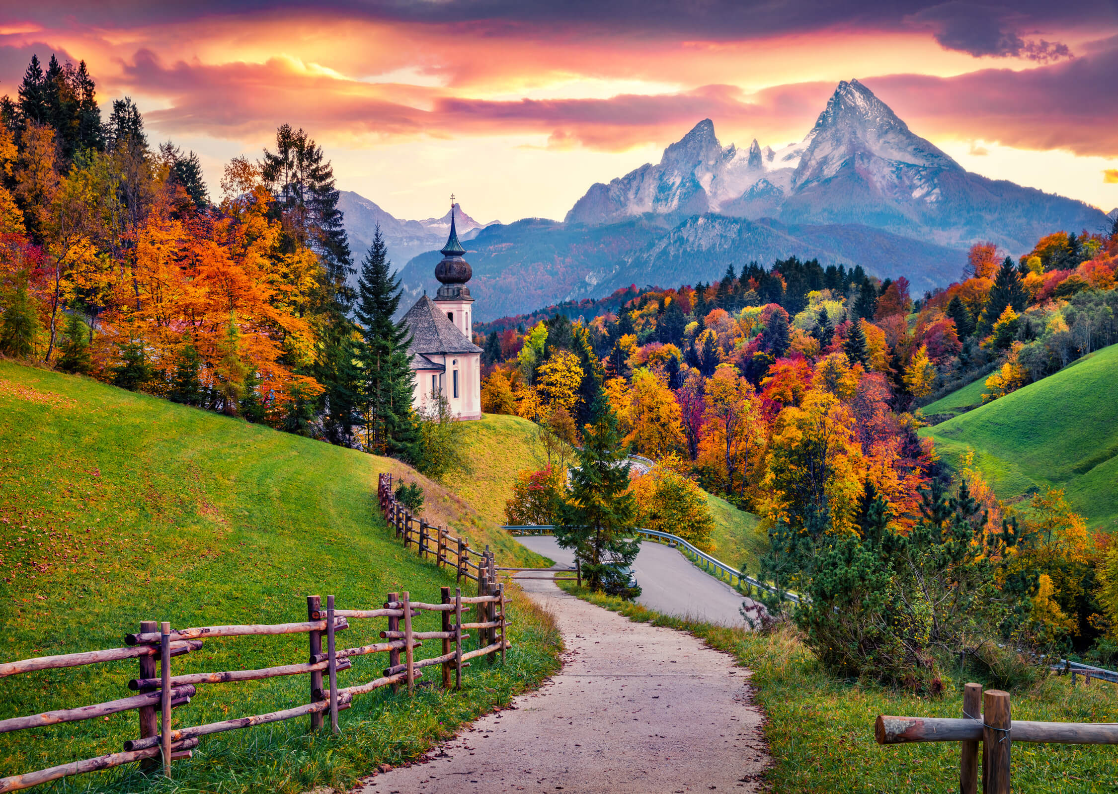 Chiesa di Maria Gern a Berchtesgaden, nascosta tra le montagne della Baviera, Germania