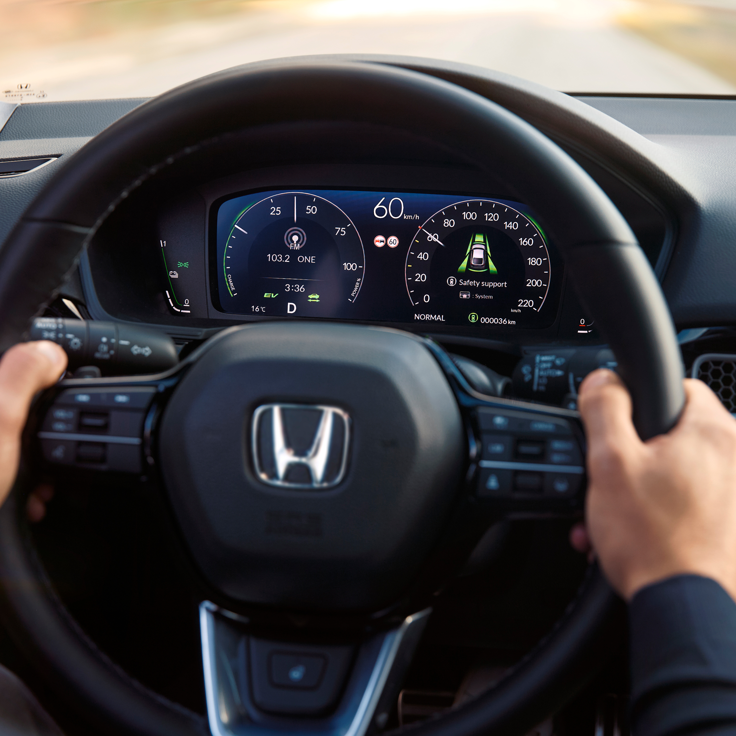 Primo piano della plancia della Honda Civic Hybrid.