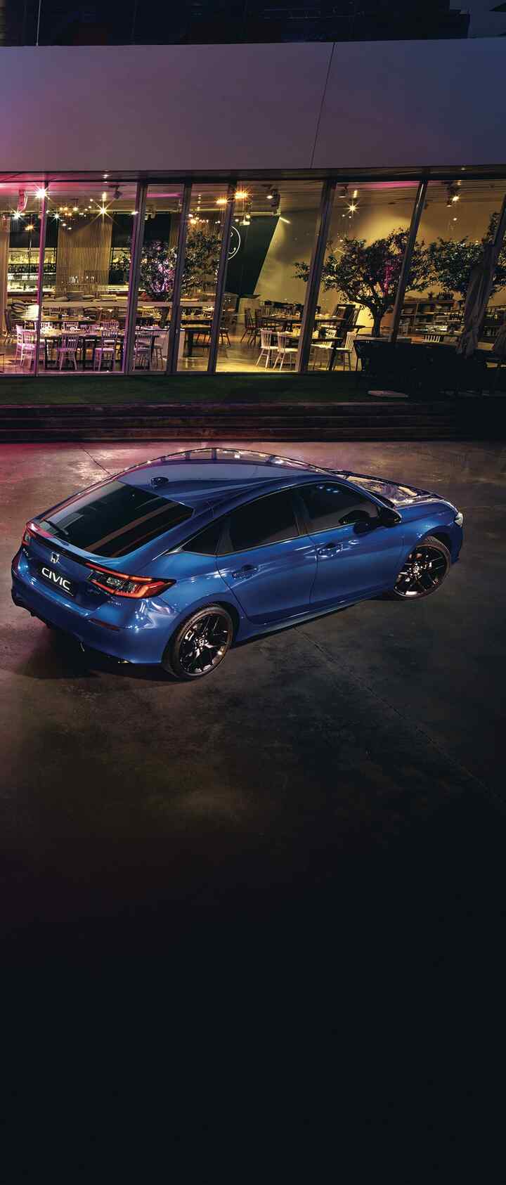 Side facing Honda HR-V in city location.