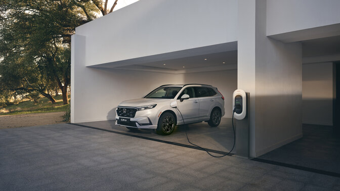 Scopri di più sulla CR-V ibrida plug-in