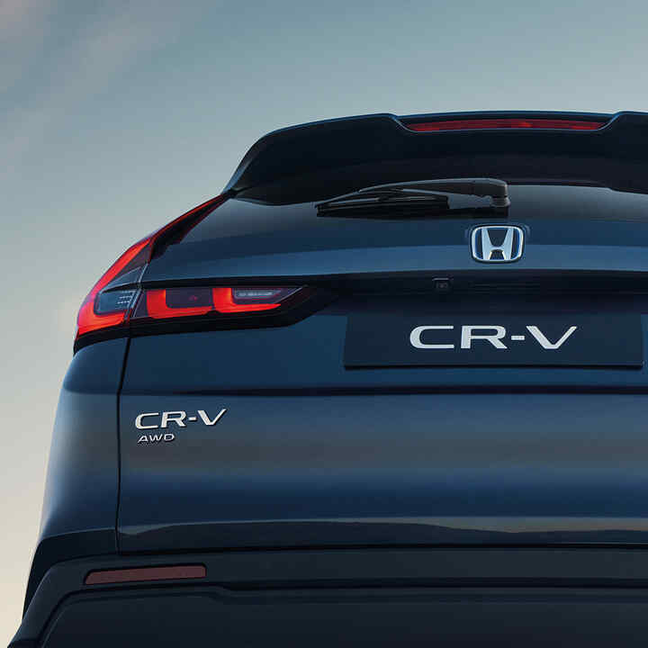 Primo piano della parte posteriore di Honda CR-V Hybrid.