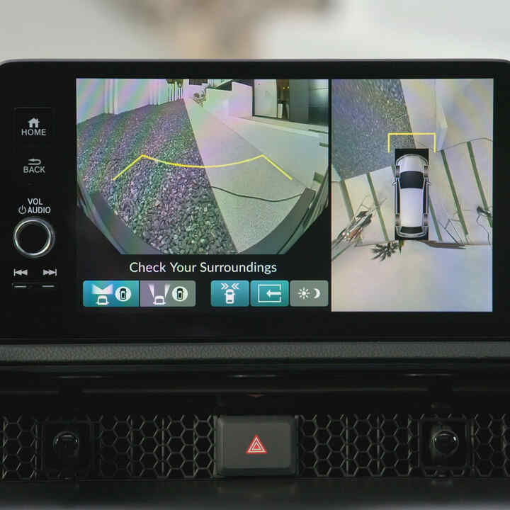 Primo piano del sistema di telecamere a vista multipla di Honda CR-V Hybrid.