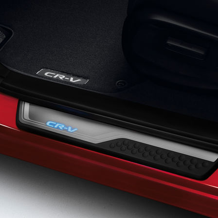 Primo piano della decorazione della portiera dell'Honda CR-V.