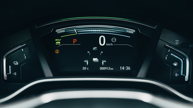 Primo piano laterale ibrido Honda CR-V del display TFT.