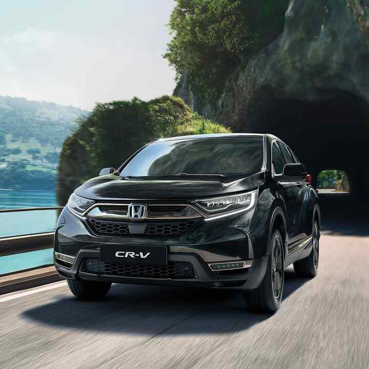 Vista frontale a tre quarti di Honda CR-V Hybrid