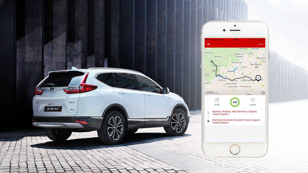 App My Honda su un telefono tenuto in mano