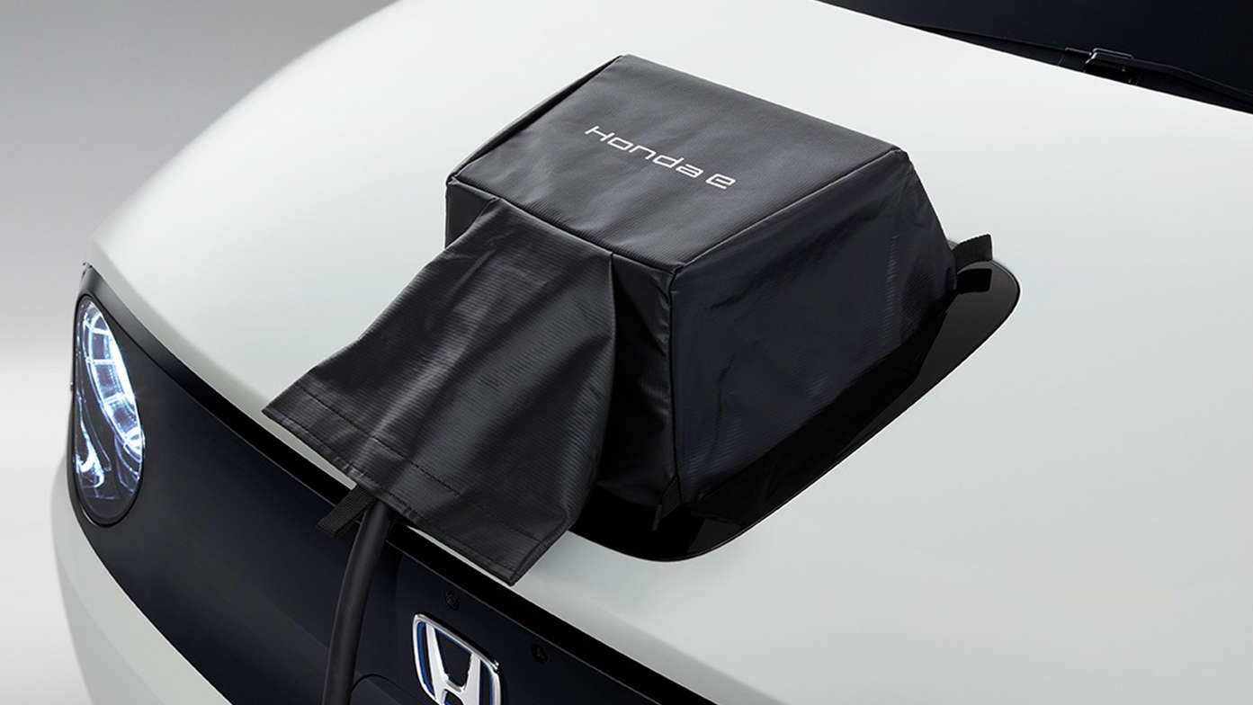 Primo piano del coperchio della porta di carica per Honda E Power Charge.