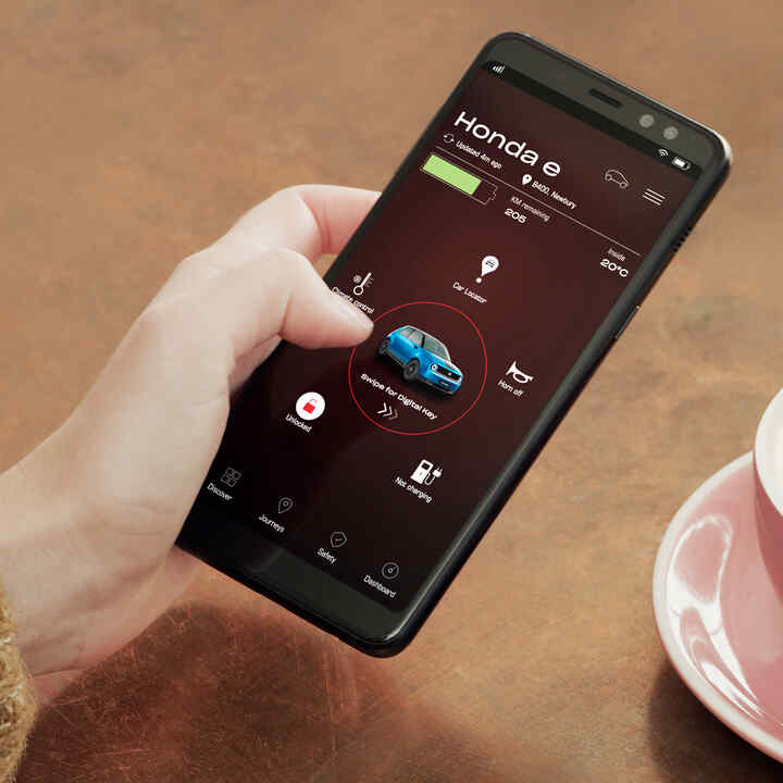 Primo piano dell'app Honda e Digital Key su un telefono. 