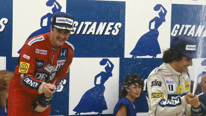 Nigel Mansell celebra la vittoria del campionato costruttori segnando l'inizio di un'età dell'oro.
