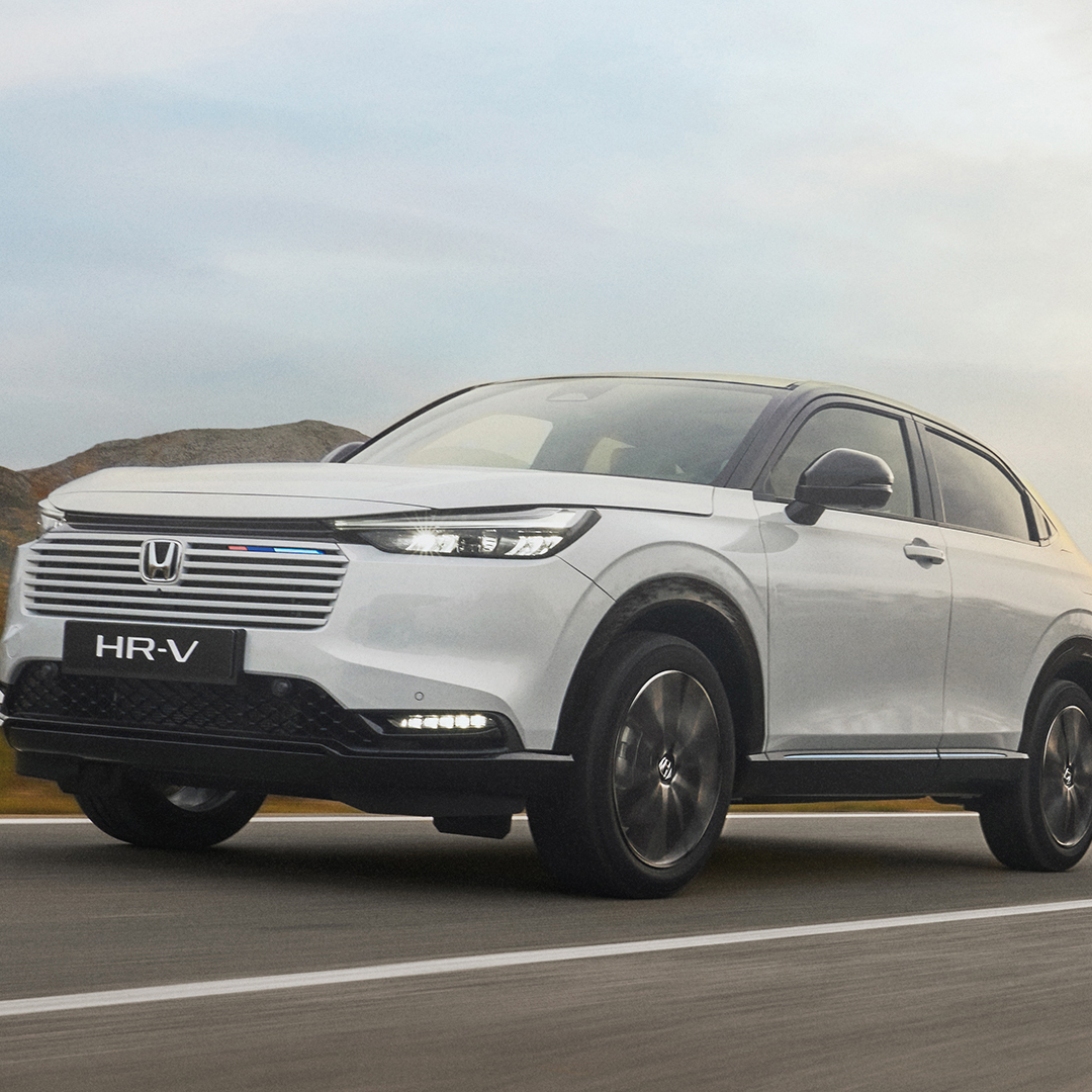 HR-V in marcia su strada libera.