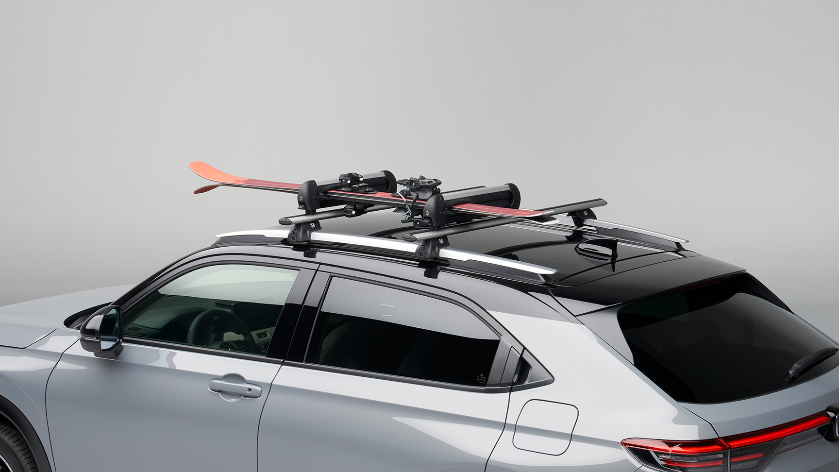 Honda HR-V con attacco per sci sul tetto