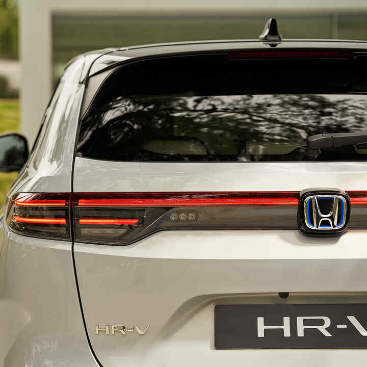 Vista posteriore del nuovo HR-V e:HEV ibrido