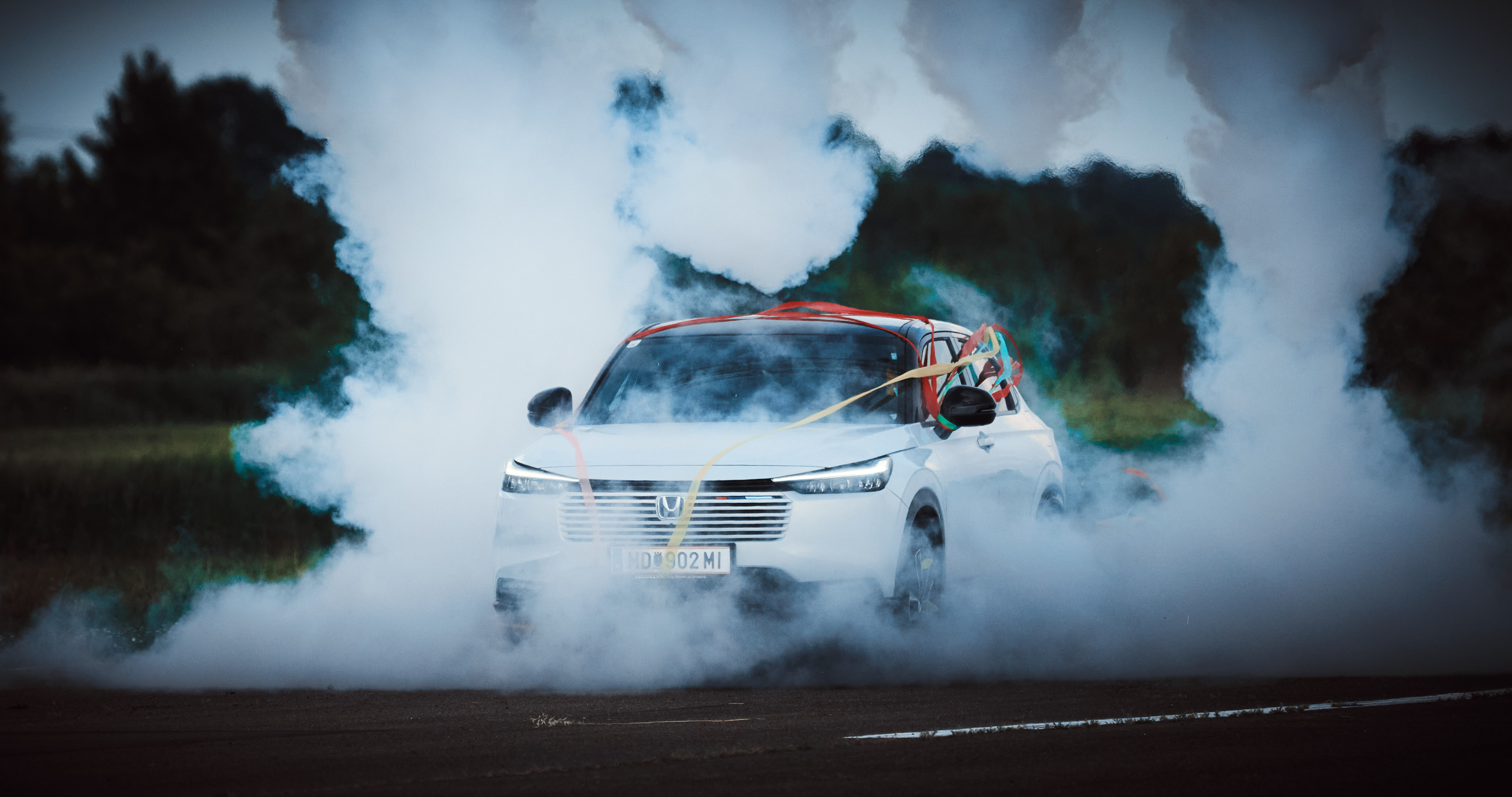 HR-V nel fumo degli pneumatici