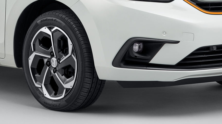 Close up of Honda Jazz Hybrid Alloy Wheels