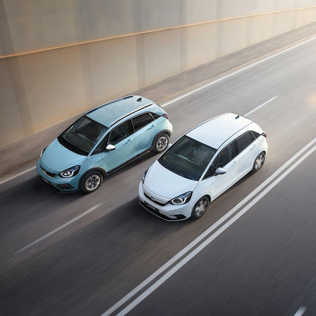Honda Jazz e Jazz Crosstar offrono un'esperienza completamente ibrida grazie al loro esclusivo gruppo propulsore e:HEV a tre modalità. Dinamica ed efficiente, questa gamma di modelli full hybrid combina prestazioni reattive con un fantastico stile.