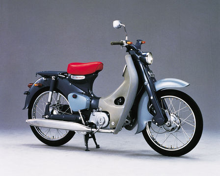 Vista laterale della Honda Super Cub.
