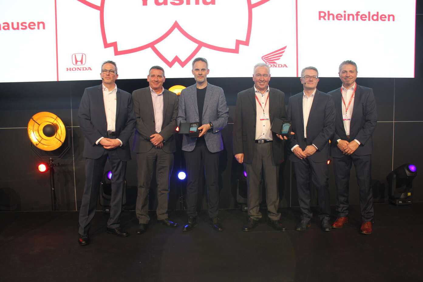 Honda dealership with Yushu award.