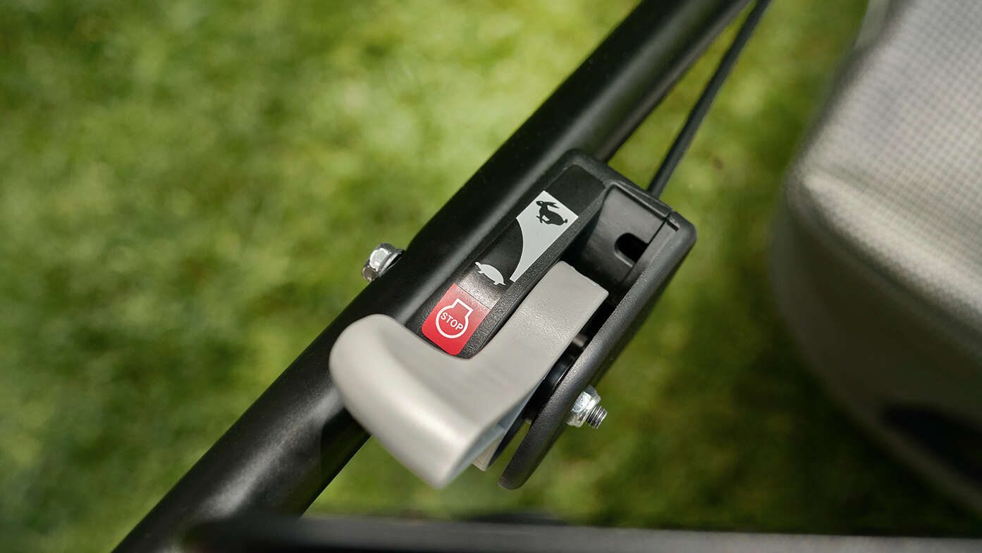 Primo piano del comando idrostatico di Honda HRN.