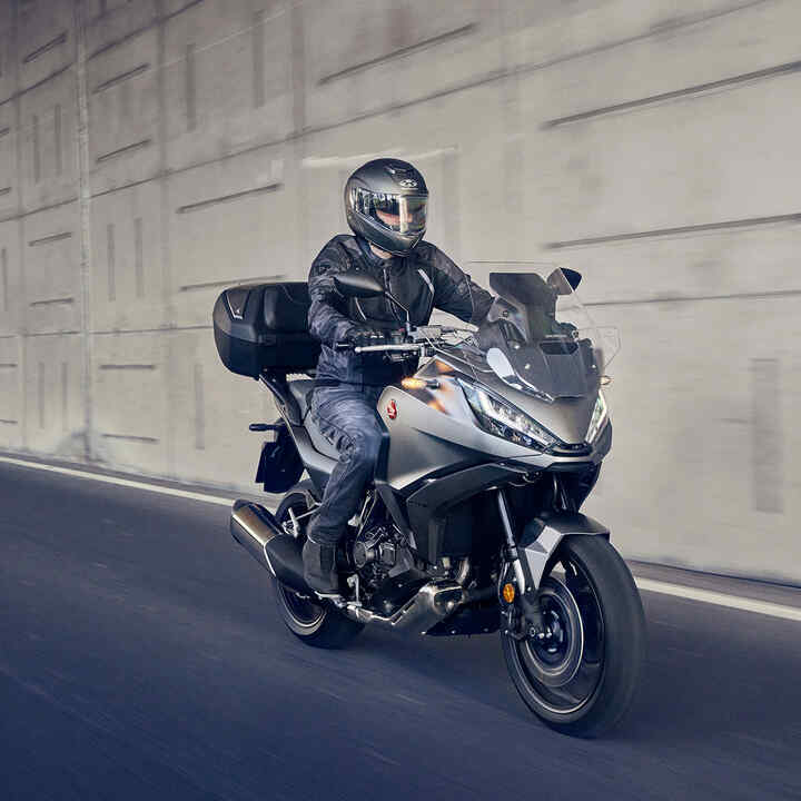 Honda NT1100 nell'ambientazione