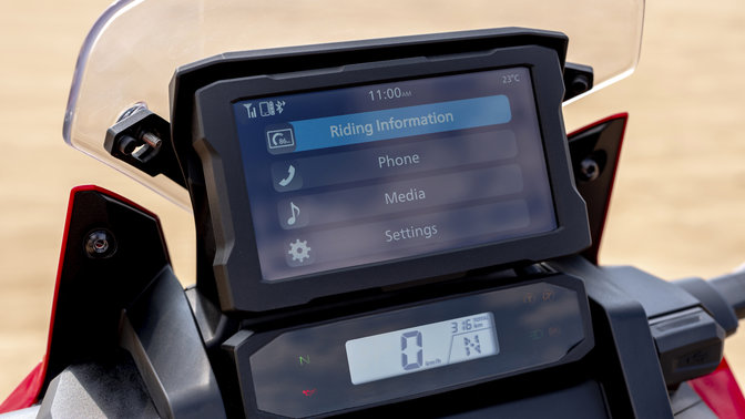Honda Africa Twin, zoom sul display TFT Bluetooth