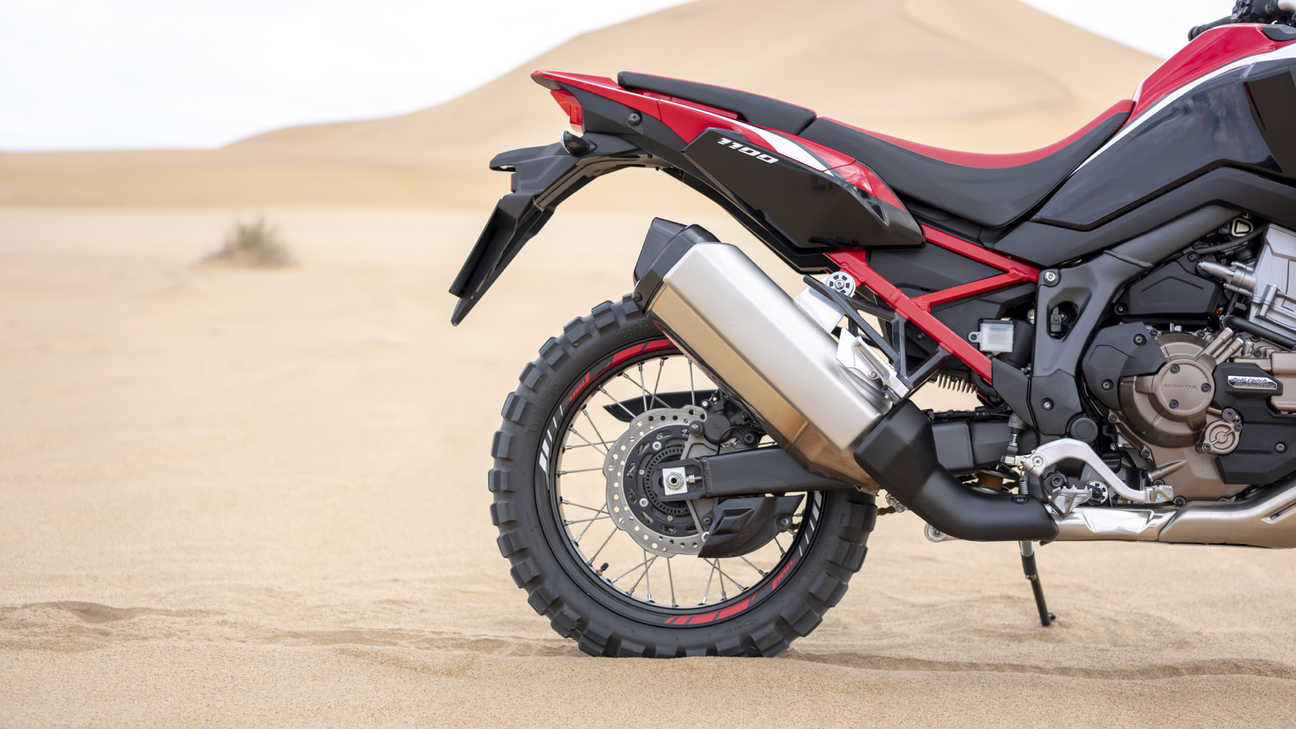Honda Africa Twin, ripresa in studio della ruota posteriore