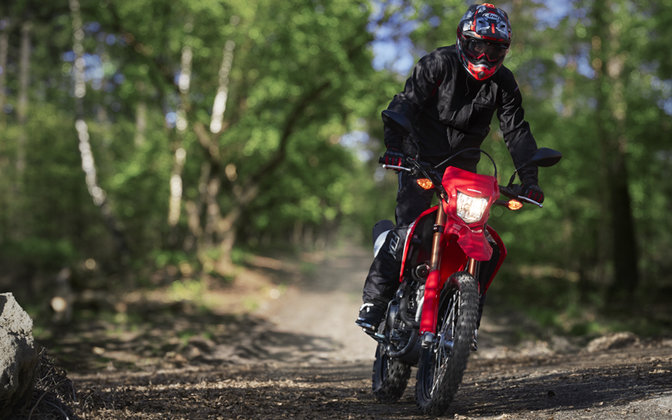 CRF250L al'aperto con pilota