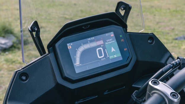 Indicatore TFT della XL750 Transalp in modalità Sport con navigazione.