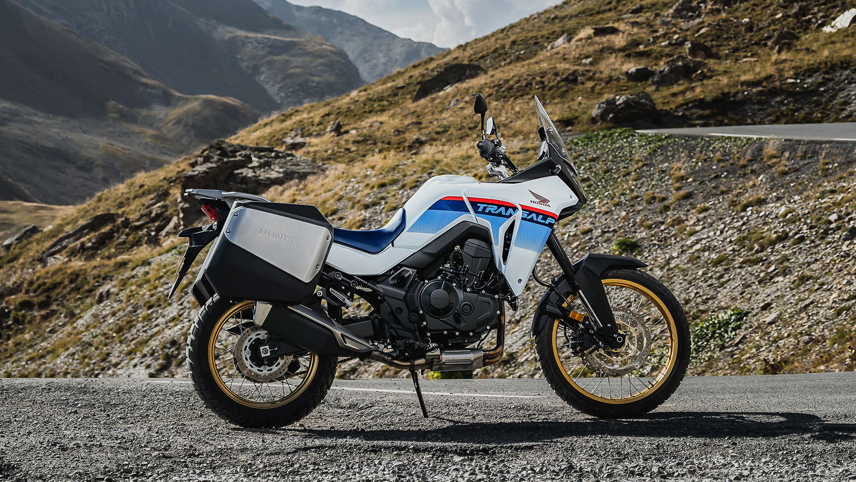 XL750 Transalp equipaggiata con Touring Pack.