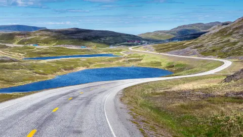 La Strada Europea 69 (E 69 in breve) è una strada europea tra Olderfjord e Capo Nord nel nord della Norvegia. La strada è lunga 129 km e include cinque gallerie per una lunghezza totale di 15,5 km.