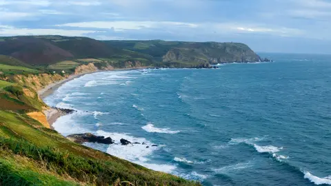 La baia di Ecalgrain alla fine della giornata in Francia