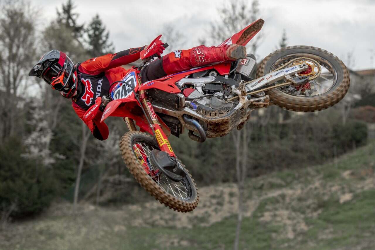 Tim Gajser in sella a una Honda CRF450R