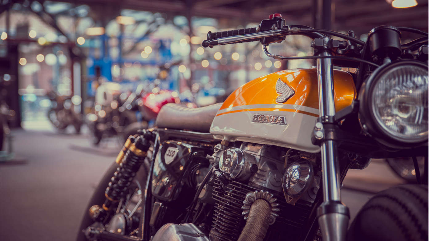 Una Honda CB350 personalizzata.