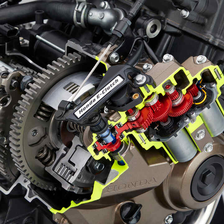 2 schermate del video della tecnologia Honda E-Clutch