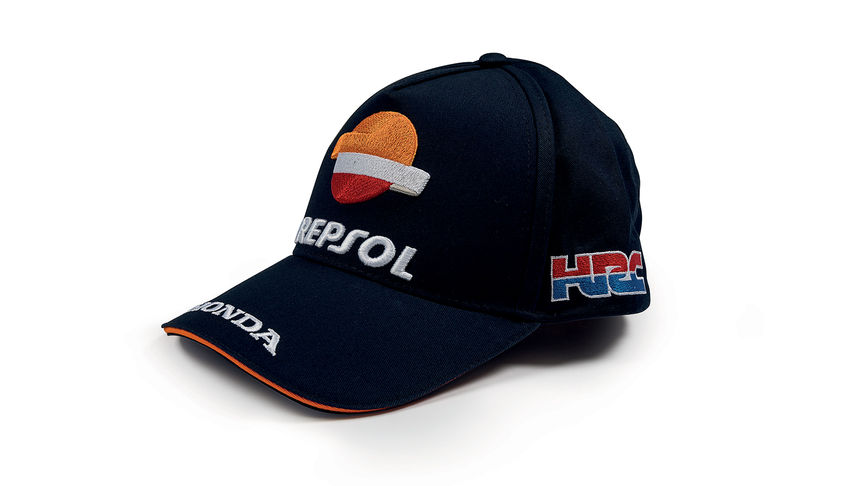 Cappellino blu, con i colori del team MotoGP Honda Repsol.