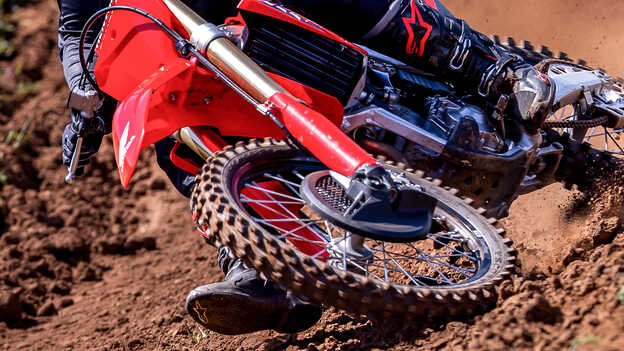 Forcelle Showa USD da 49 mm ridisegnate per la CRF250R
