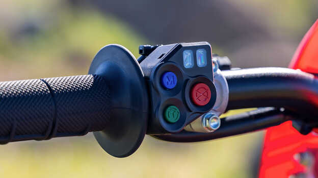 CRF250R Pulsante di selezione di una delle 3 modalità del motore (EMSB)