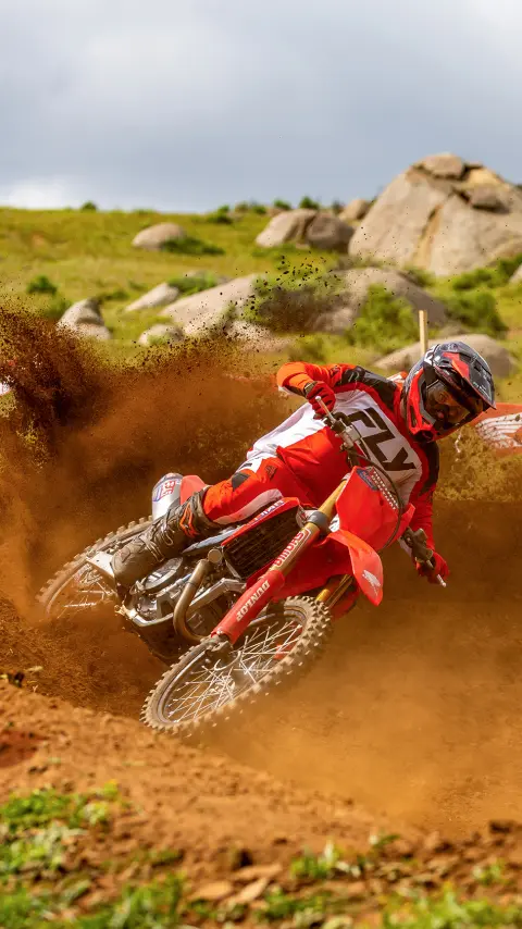  CRF450R in pista con il pilota MX