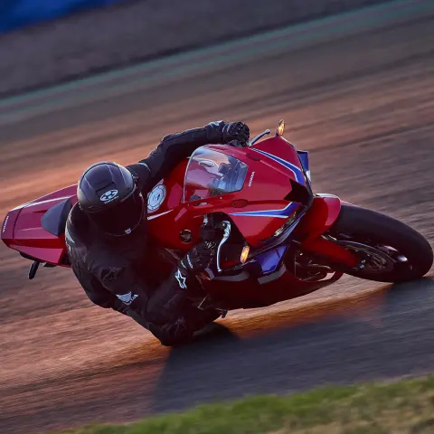 Casco Kabuto CBR600RR 2025