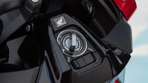 Schermo TFT da 5 pollici, Honda RoadSync e Smart Key