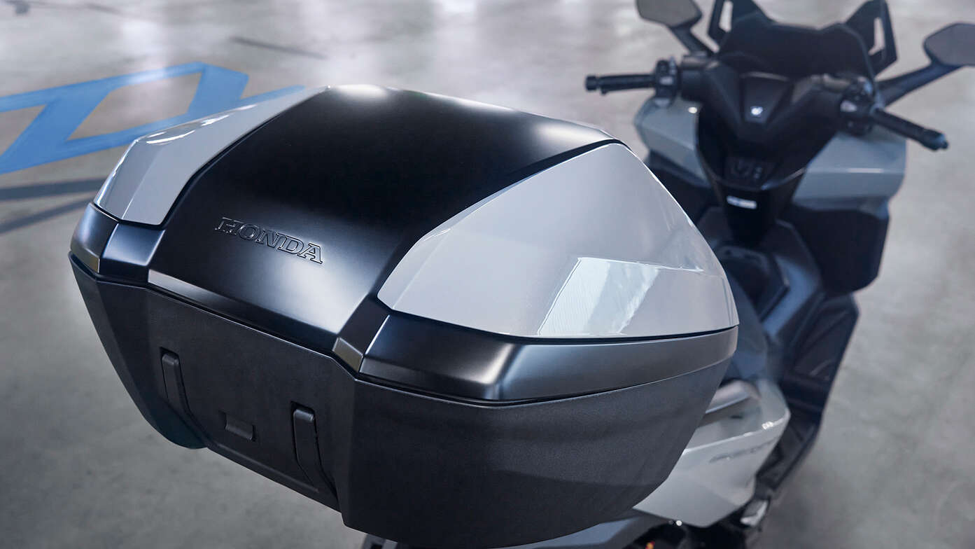 Honda Forza 125 con Smart Top Box da 45 litri.