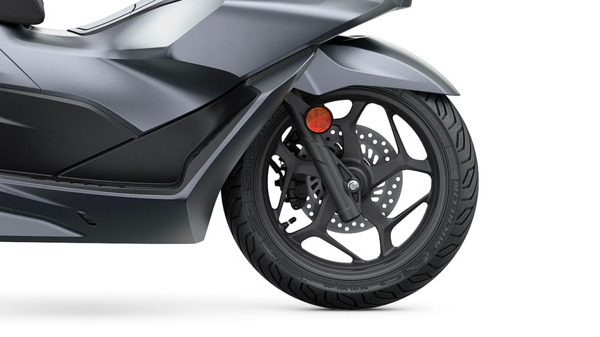 Honda PCX 125 - Nuovi cerchi con pneumatici più grandi
