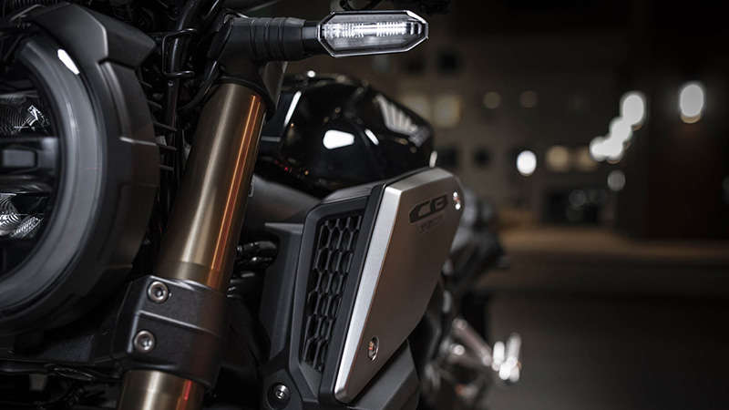 CB650R Neo Sports Café, dettaglio del doppio condotto di aspirazione