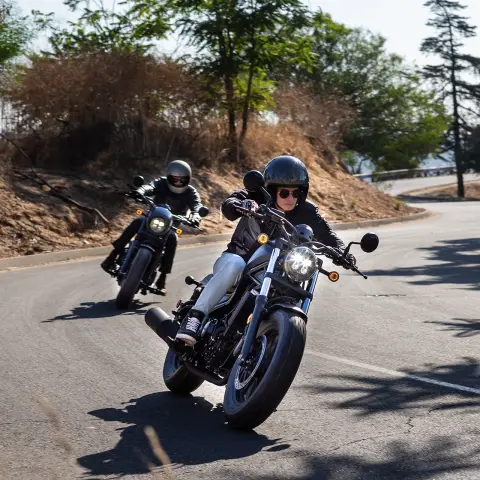 CMX500 Rebel con pilota e passeggero