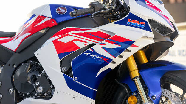 Particolare delle decalcomanie HRC della Honda CBR1000RR-R Fireblade