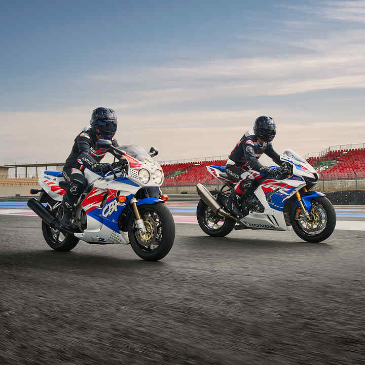 Due piloti affiancati sulla Honda CBR1000RR-R-Fireblade in pista