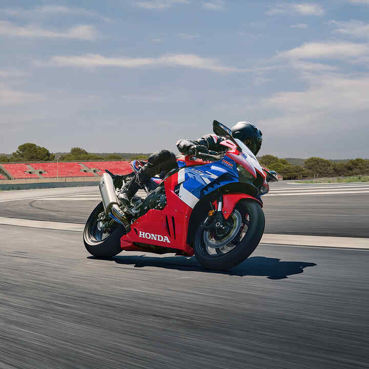 Honda CBR1000RR-R Fireblade all'estremità della pista