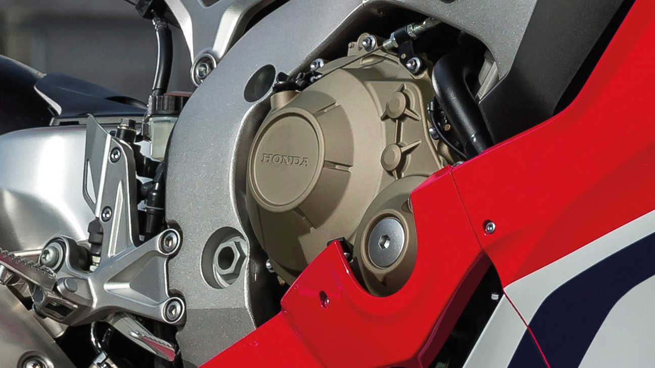 Vista dettagliata del controllo freno motore di una Honda Fireblade.