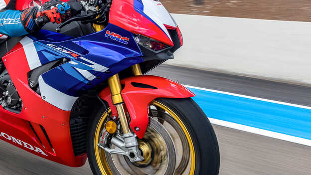 Honda CBR1000RR-R Fireblade SP con Öhlins Smart Electronic Control