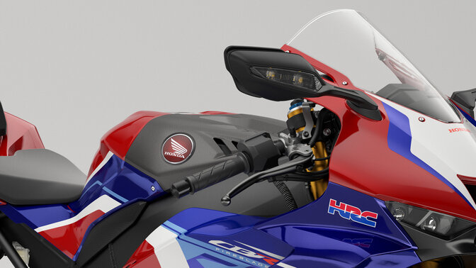 Honda CBR1000RR-R Fireblade SP con copertura airbox in carbonio