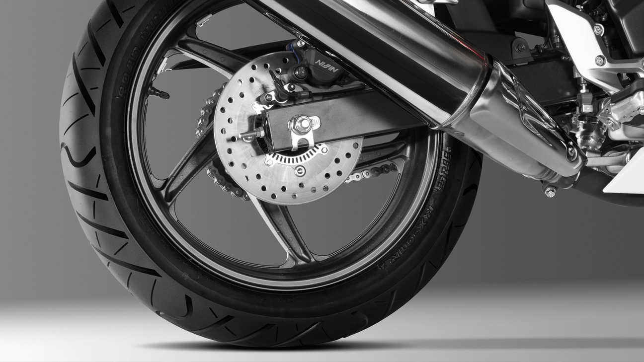 CBR300R Supersportiva Ripresa in studio, Ruota, Dettaglio